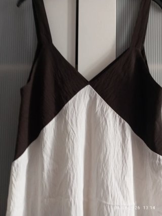 Vestido de verano blanco y marrón