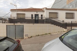 Chalet en venta en Iznalloz