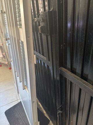Puertas metálicas con cristales
