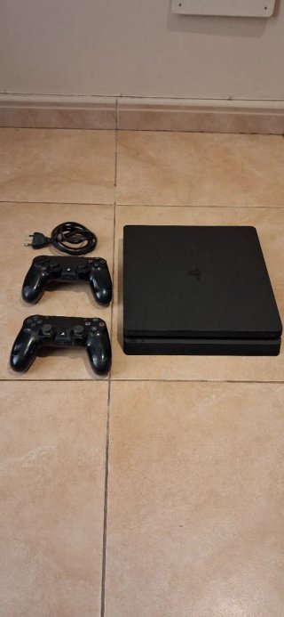 (NO arranca) PS4 Slim 1TB + 2 mandos