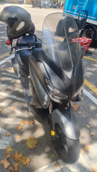 Yamaha XMAX Maxi Scooter Negra/Gris