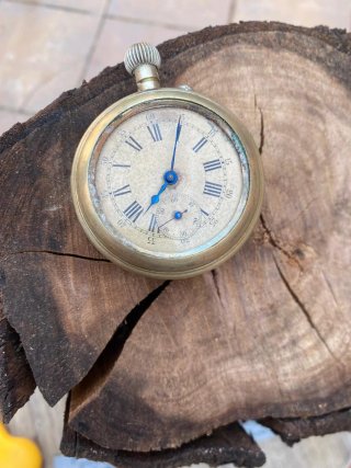 Reloj de bolsillo muy antiguo