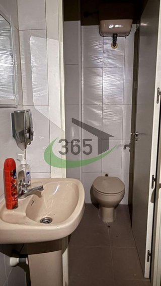 Local comercial en venta en Zarzaquemada en Leganés