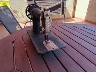 Máquina de coser SINGER antigua