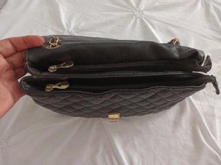 Bolso negro estilo Chanel
