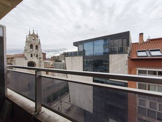 Piso en venta en Plaza España - Villa Pilar - Reyes Católicos - Vadillos en Burgos