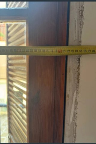 Puertas balconera de madera con mayorquinas