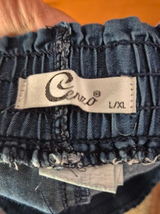 Pantalón corto de tela azul
