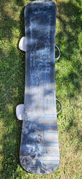Tabla Snowboard Nideker con Fijaciones Nitro