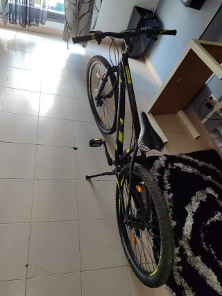 Bicicleta Montaña Negra y Amarilla