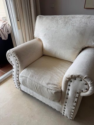Sofá i sillón de tela beige y blanco ...