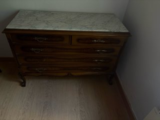 Armario de madera maciza
