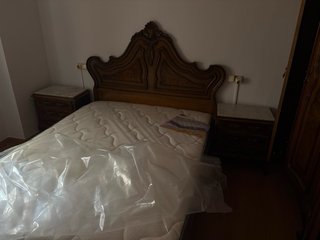 Armario de madera maciza