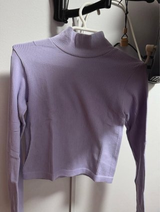 Jersey cuello alto morado de canalé