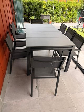 Mesa extensible Naterial gris + 8 sillas
