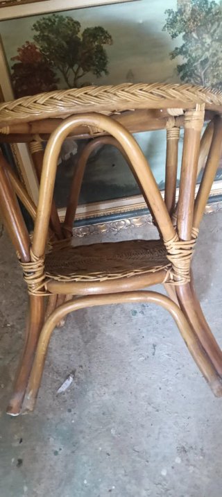 Mesita vintage de mimbre