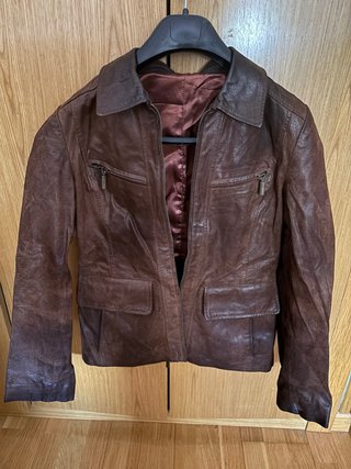 Chaqueta de cuero marrón