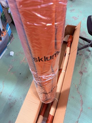 Sklum Parasol 295 cm en tela y acero Salina