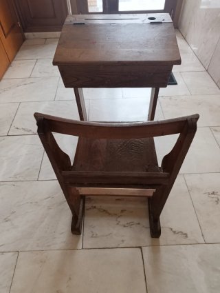Pupitre antiguo de madera