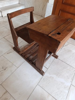 Pupitre antiguo de madera