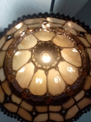 Lampada da tavolo Tiffany in cristallo e metallo