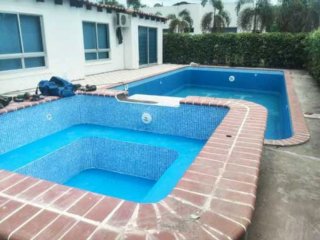 Piscinas con jacuzzi construcciones Construcción p
