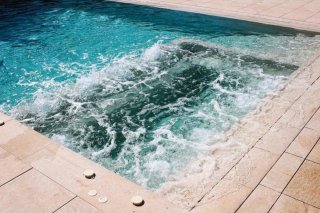 Piscinas con jacuzzi construcciones Construcción p