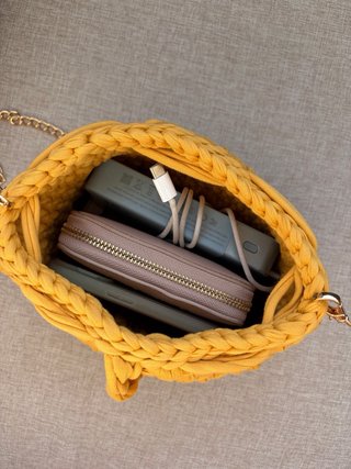Borsa a sacchetto uncinetto giallo e marrone