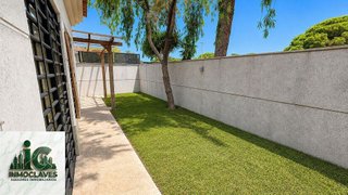 Casa adosada en venta en La Granja-La Colina-Los Pastores en Algeciras
