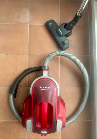 Aspirador Taurus Megane Active Rojo