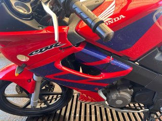 Honda CBR 125R Roja y Azul
