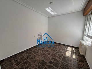 Piso en venta en Santa Cruz - Industria - Polígono Campollano en Albacete