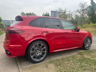 PORSCHE Cayenne GTS