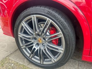 PORSCHE Cayenne GTS