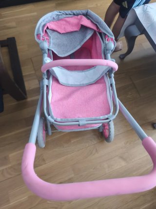 Carrito de muñecas rosa y gris