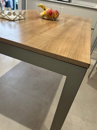 Mesa madera y metal gris