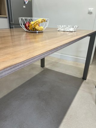 Mesa madera y metal gris