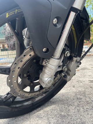 Keeway RKF 125 Negra y Amarilla