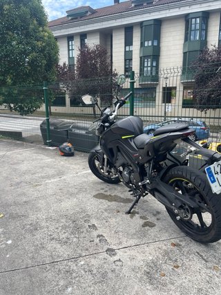 Keeway RKF 125 Negra y Amarilla