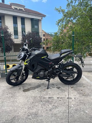 Keeway RKF 125 Negra y Amarilla