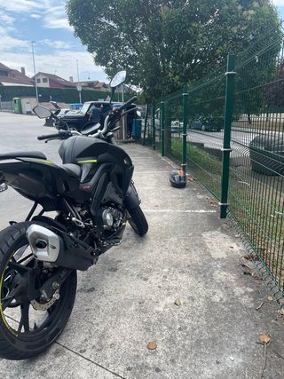Keeway RKF 125 Negra y Amarilla