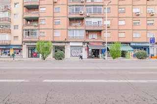 Local comercial en venta en Pajaritos - Plaza de Toros en Granada