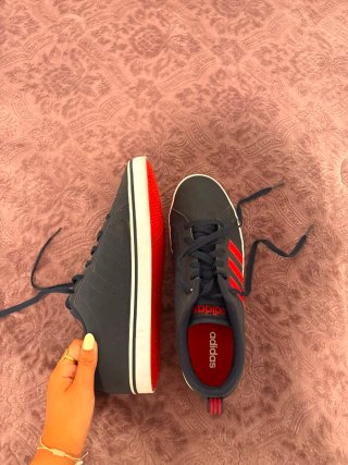 Zapatillas Adidas Negras y Rojas