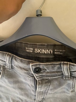 Pantalón corto vaquero roto PRECIO NEGOCIABLE