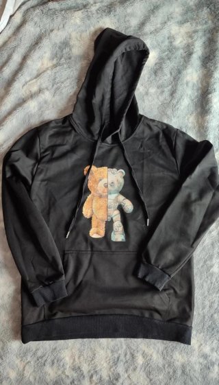 Sudadera Negra con Diseño de Oso