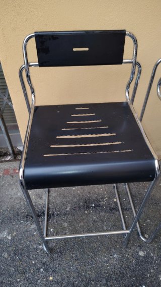 Sgabello alto design cromato e nero