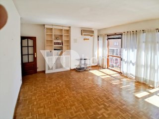 Piso en venta en Media Legua en Madrid