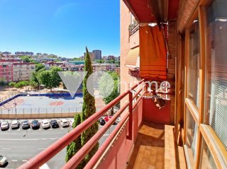 Piso en venta en Media Legua en Madrid