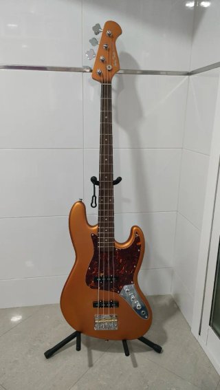 Bajo Harley Benton JB-25TH Firemist + Funda