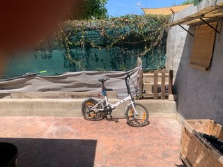 Bicicleta plegable blanca